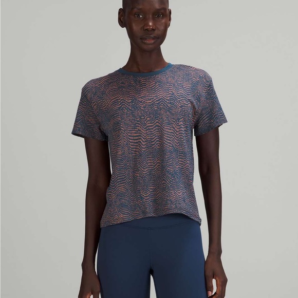 Lululemon Train to Be Short Sleeve Shirt - Picture 3 of 5